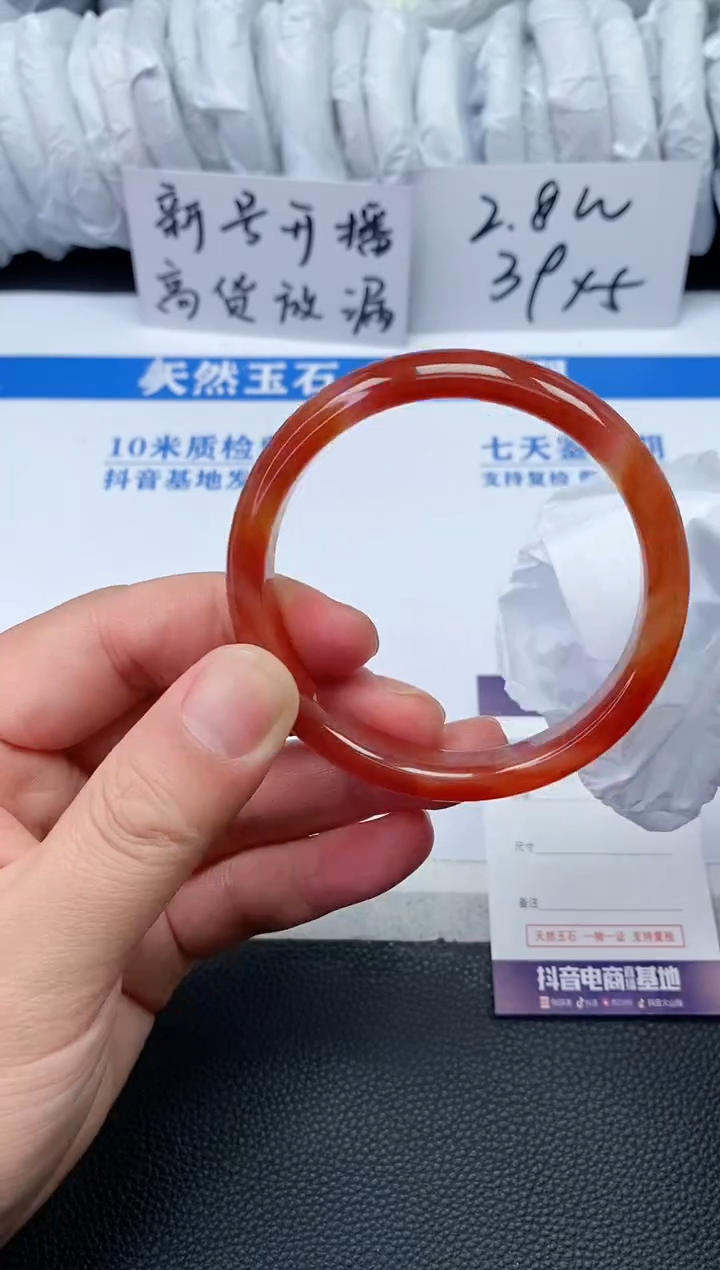 【闪购商品】石英质玉手镯未镶嵌R28