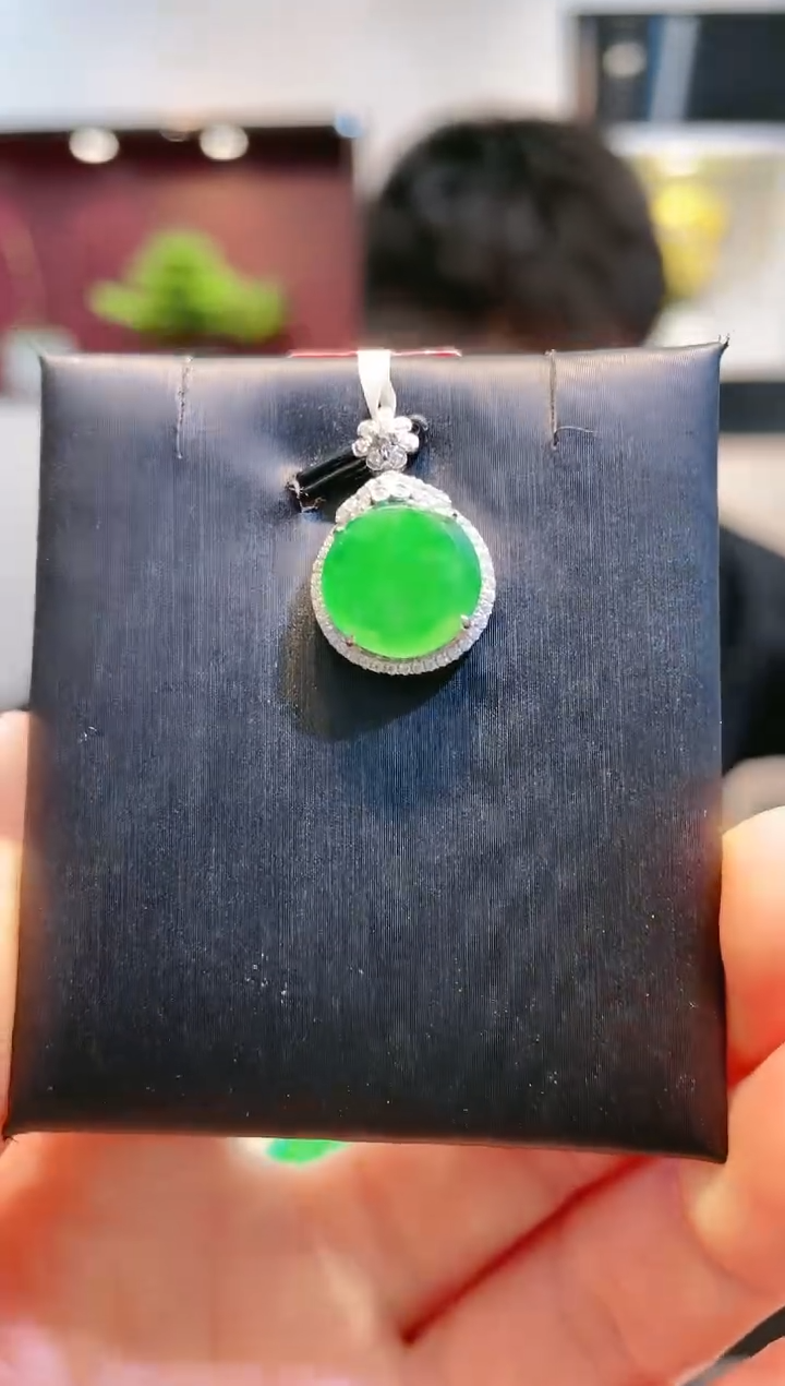 【闪购商品】翡翠颈饰18K金镶嵌A18天然A货翡翠吊坠