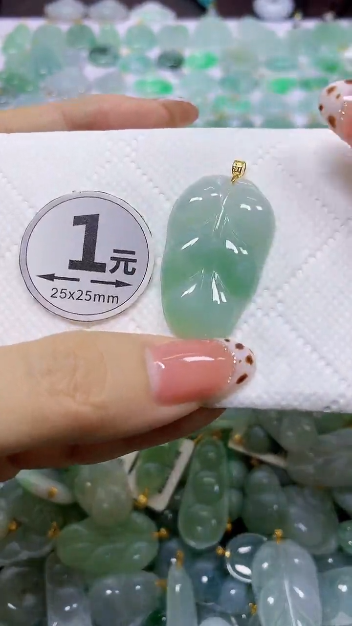 颈饰18K金镶嵌翡翠天然翡翠A货