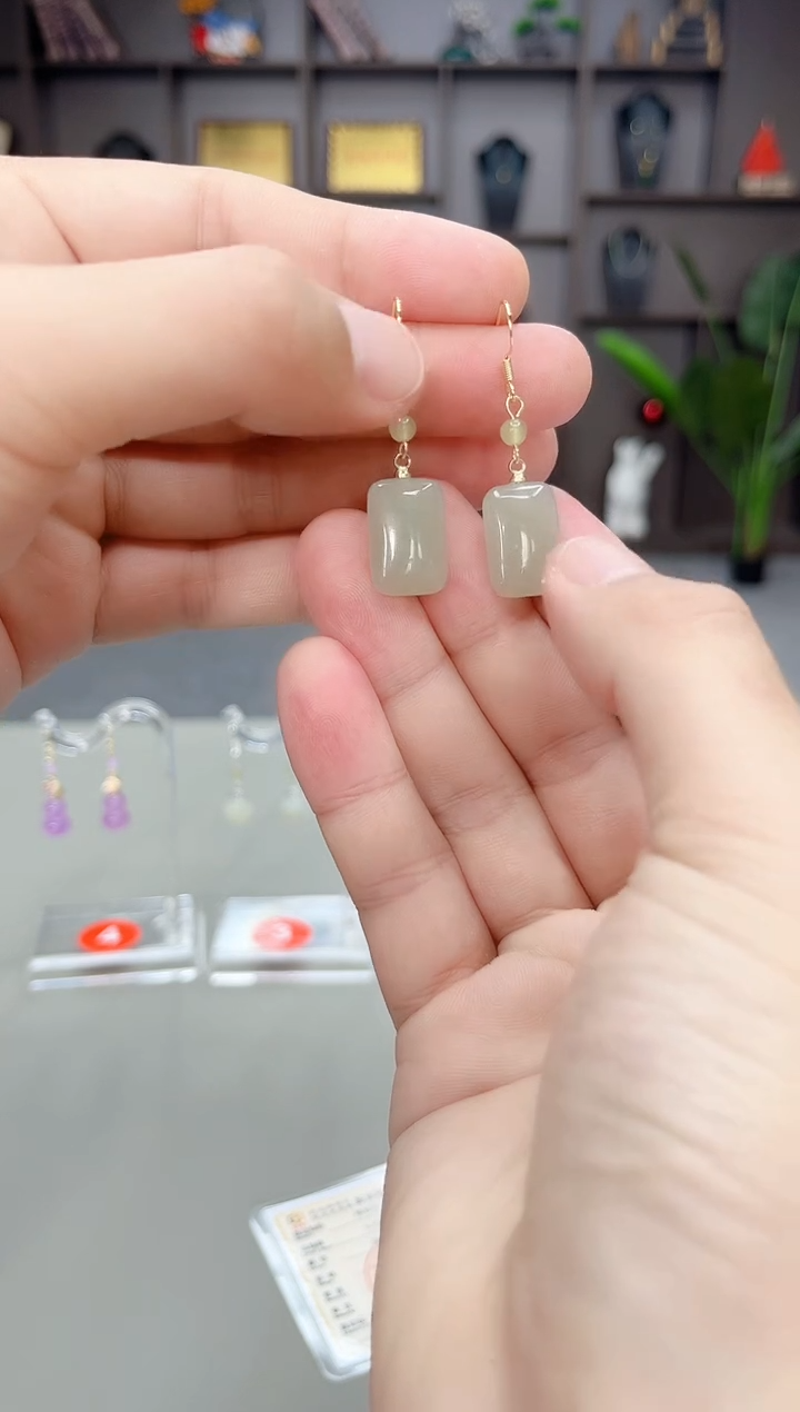 未镶嵌和田玉（子料）耳饰无事牌