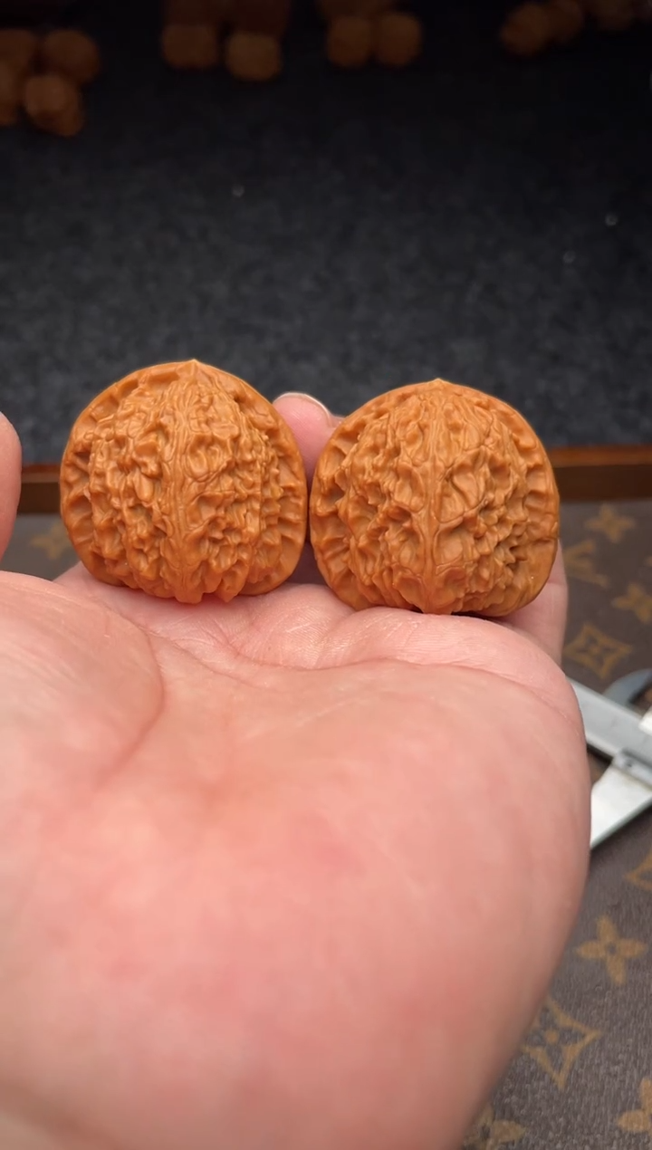 把件文玩核桃 B  217号   39尺白狮子