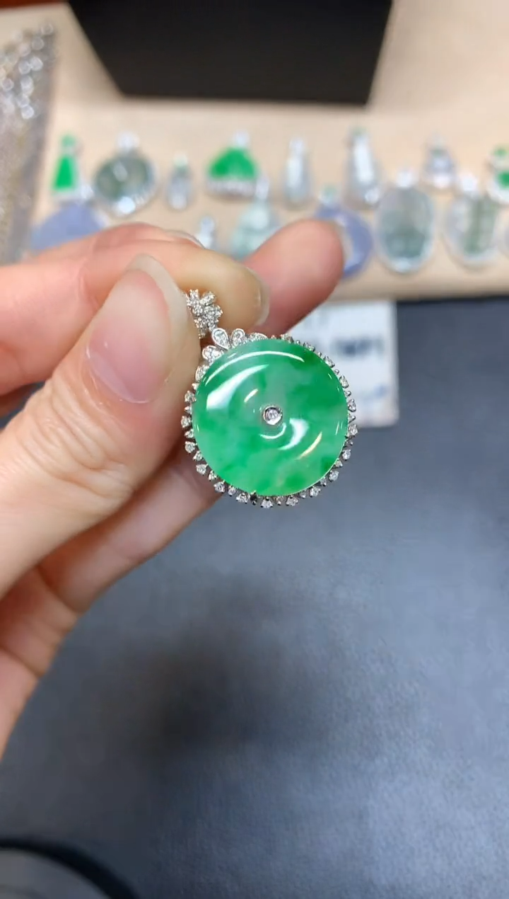 【闪购商品】翡翠颈饰18K金镶嵌【无服务费