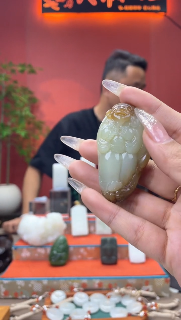 和田玉未镶嵌颈饰挂件