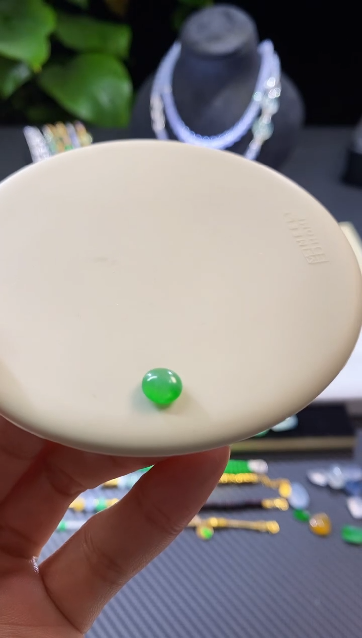 【闪购商品】翡翠挂件未镶嵌绿随行