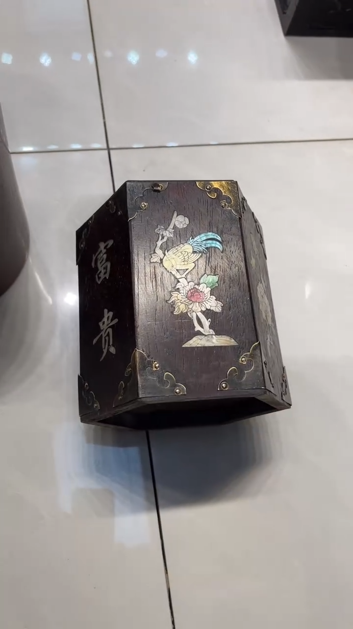 【闪购商品】木花开富贵螺钿六角笔筒