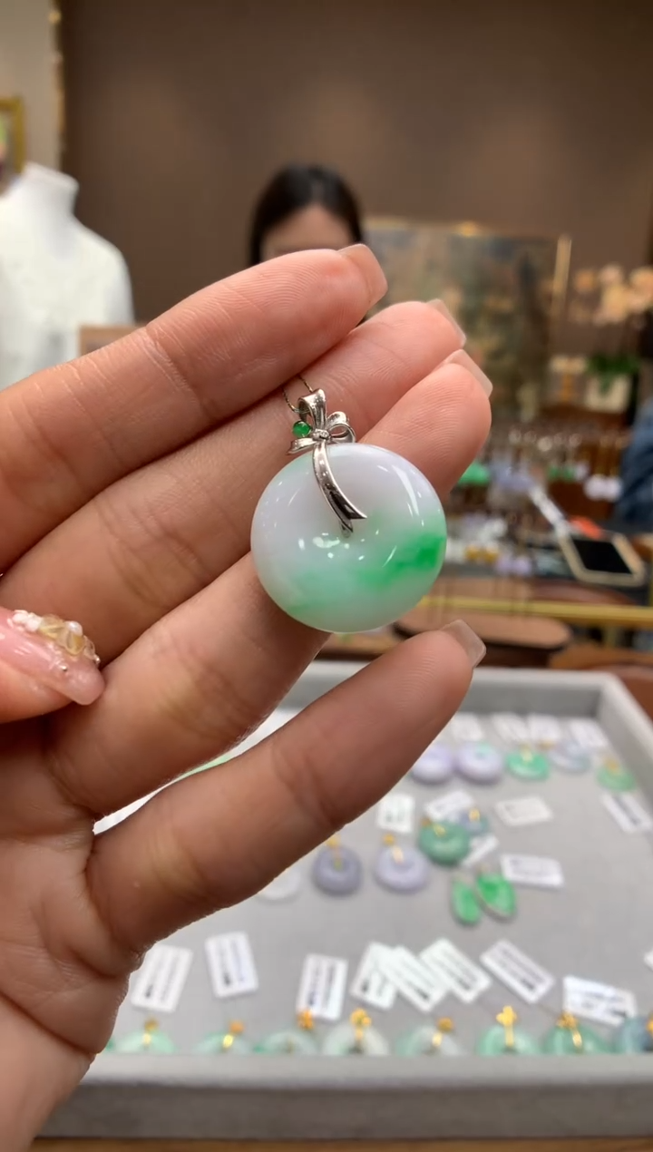 【闪购商品】翡翠颈饰18K金镶嵌平安扣