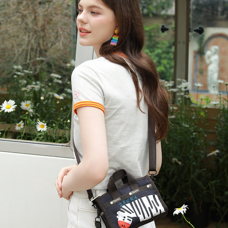 【商场同款】LeSportsac乐播诗逗鸭联名3273斜挎印花手拿包单肩包