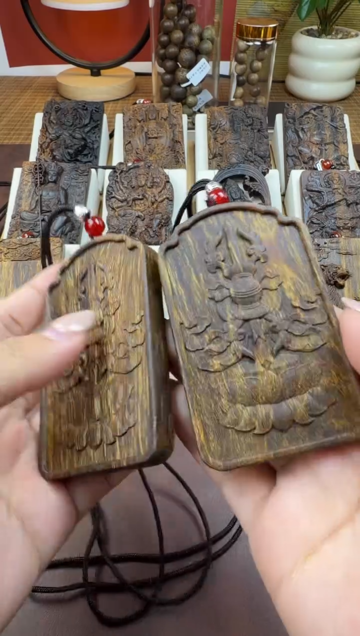 木木雕款芽庄 十二生肖守护   阿弥托佛 8cm 送养香瓶