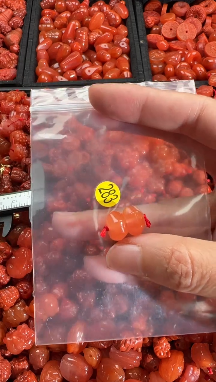 【闪购商品】南红玛瑙颈饰未镶嵌1