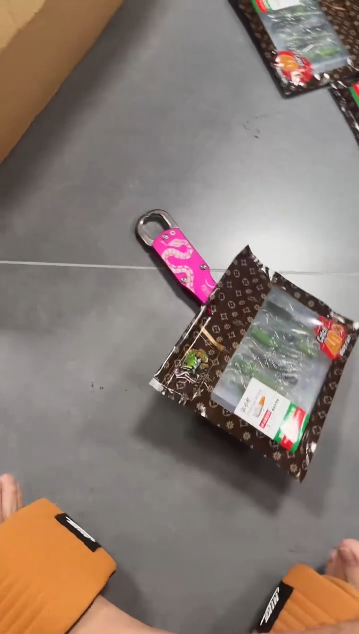 【闪购商品】紫色控鱼器【送10包软饵】