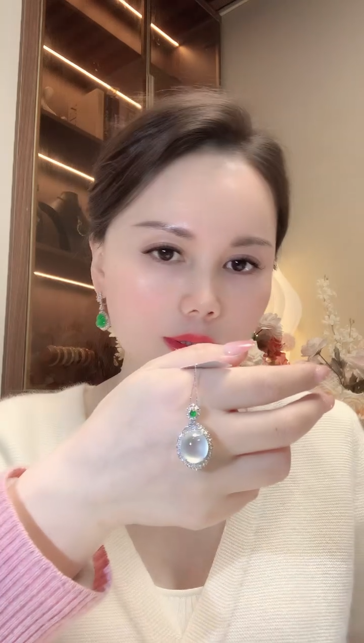 【闪购商品】翡翠吊坠(不含链)18K金镶嵌C41 
