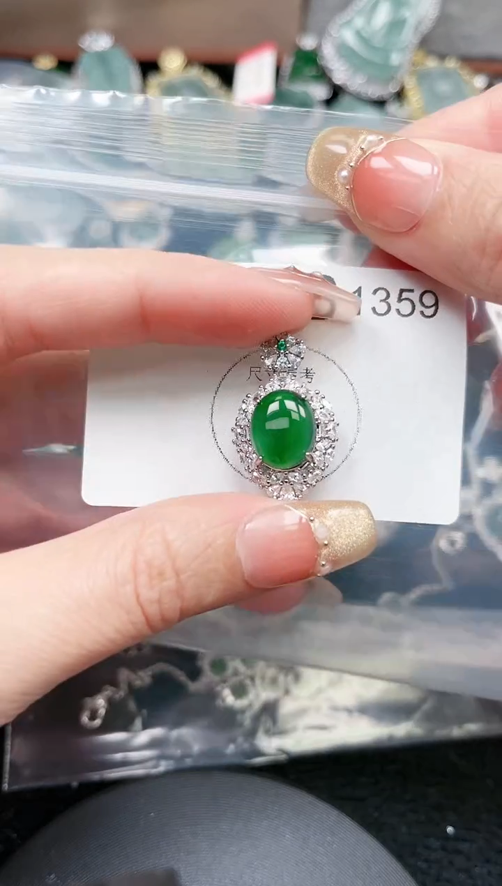 【闪购商品】翡翠颈饰未镶嵌1359赠皮绳