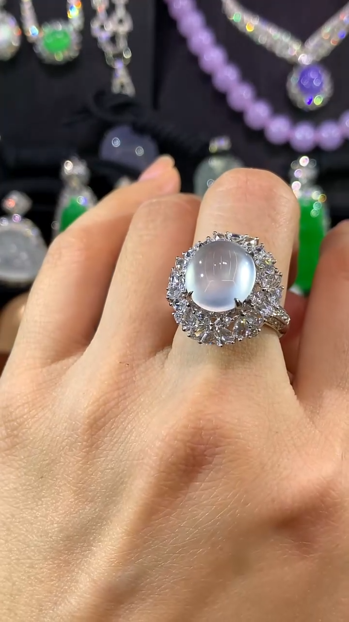 18K金镶嵌戒指翡翠戒指