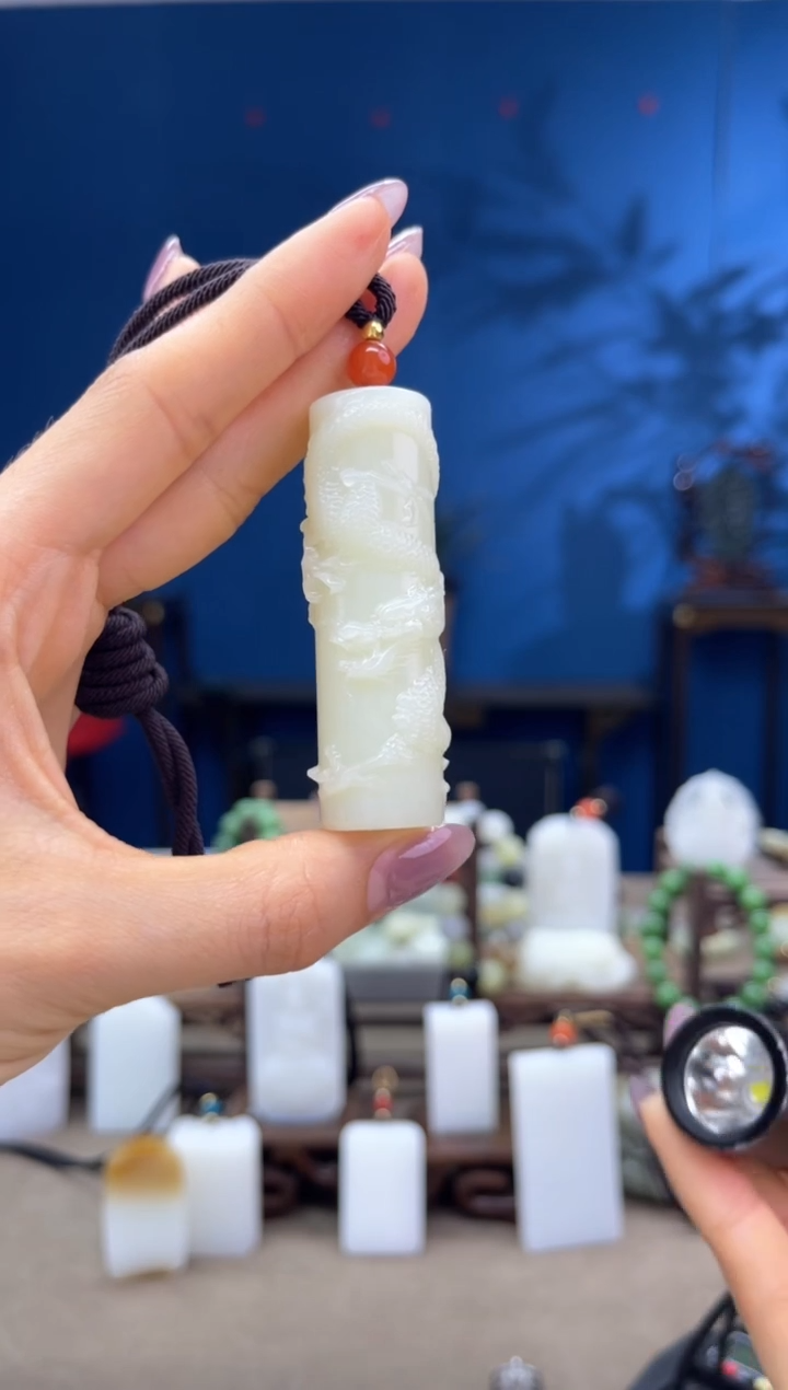 和田玉未镶嵌颈饰1