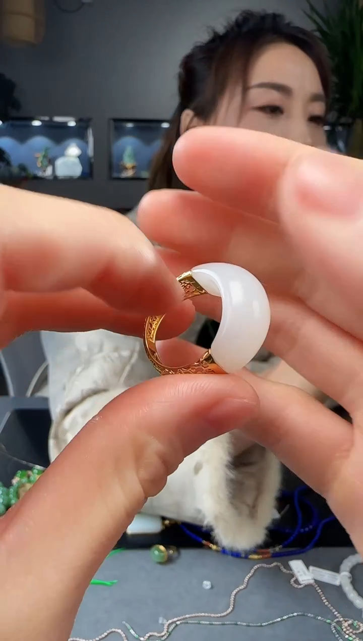 【闪购商品】和田玉戒指18K金镶嵌1