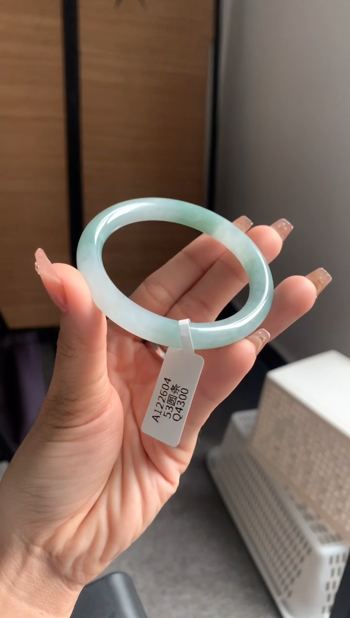 【闪购商品】翡翠手镯未镶嵌53圆条