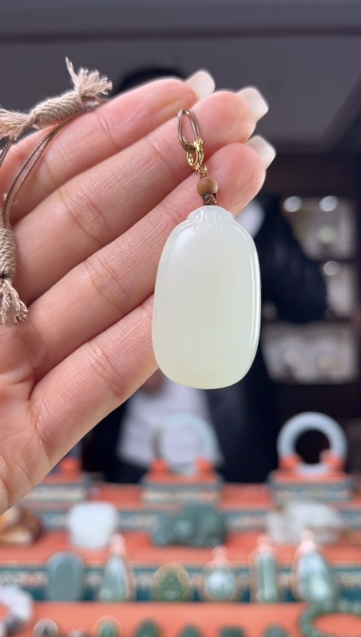 颈饰未镶嵌和田玉佩佩