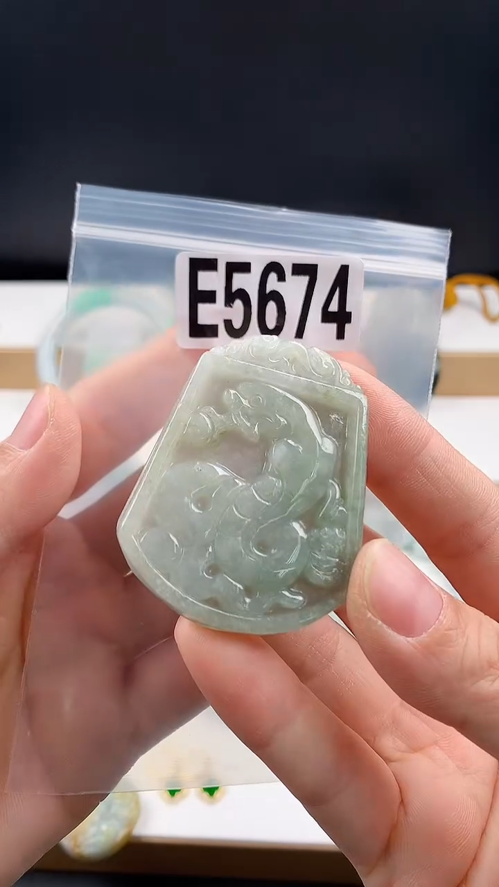 颈饰未镶嵌翡翠天然翡翠吊坠挂件