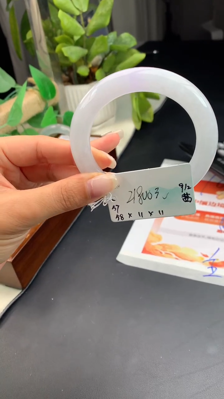 【闪购商品】翡翠手镯未镶嵌 #情人节#送礼，下单联系客服核对地址~