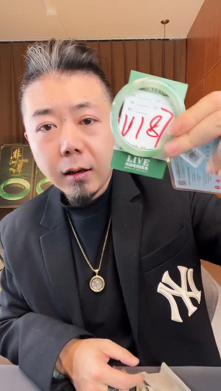 【闪购商品】石英质玉手镯未镶嵌非洲翠