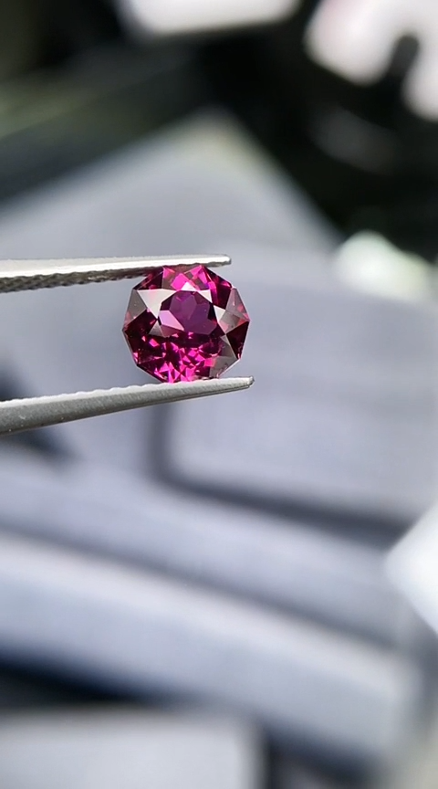 【闪购商品】定制石榴石定制未镶嵌镁铝榴石天然1.58克拉