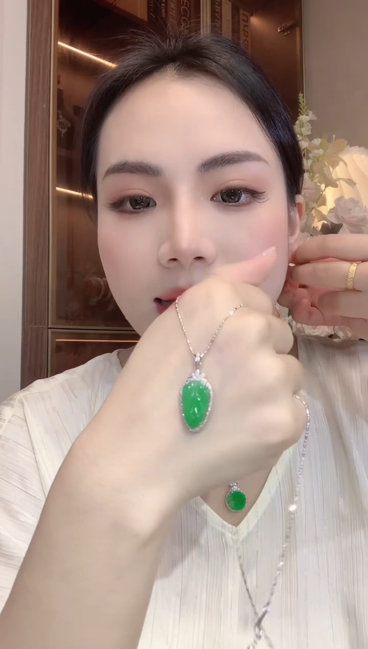 【闪购商品】翡翠18K金镶嵌吊坠(不含链)A10 多样性发货一件