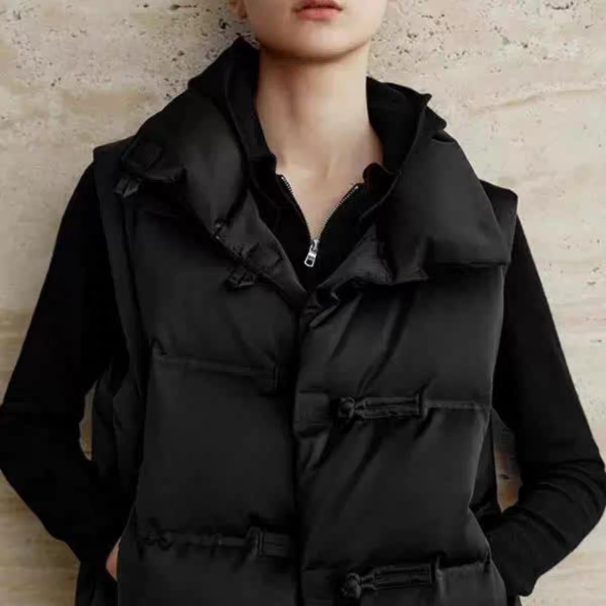 艾诺丝沐晨2025黑色翻领时尚韩版百搭羽绒马甲88250003