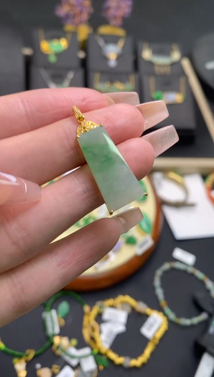 【闪购商品】翡翠颈饰18K金镶嵌净货13123
