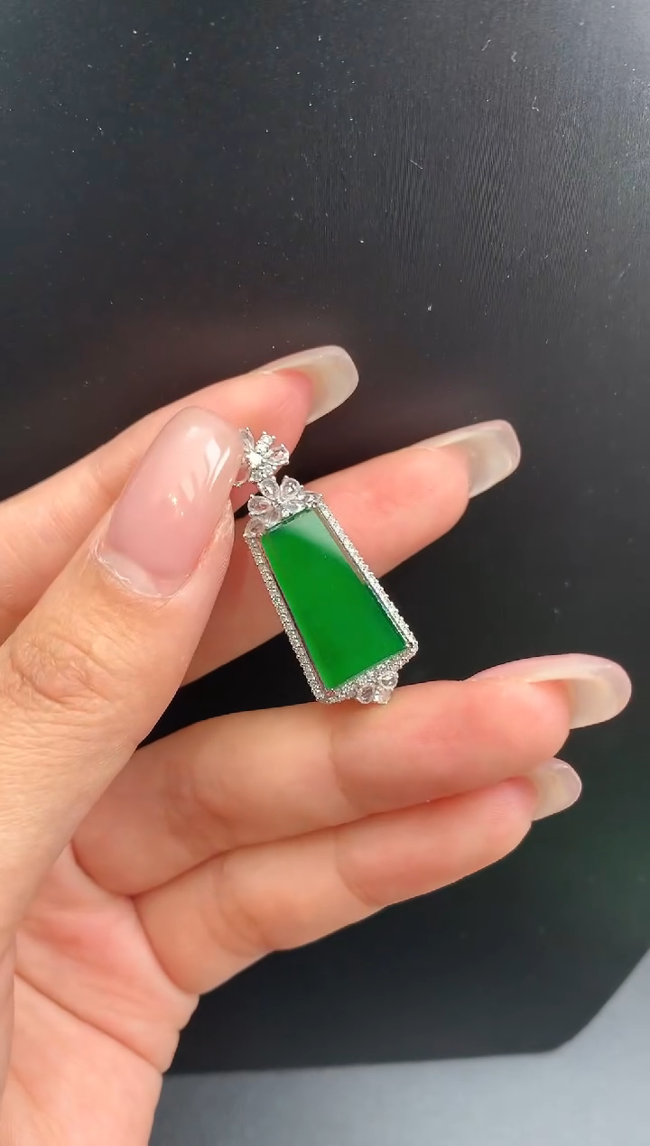 【闪购商品】翡翠颈饰18K金镶嵌无事牌1212