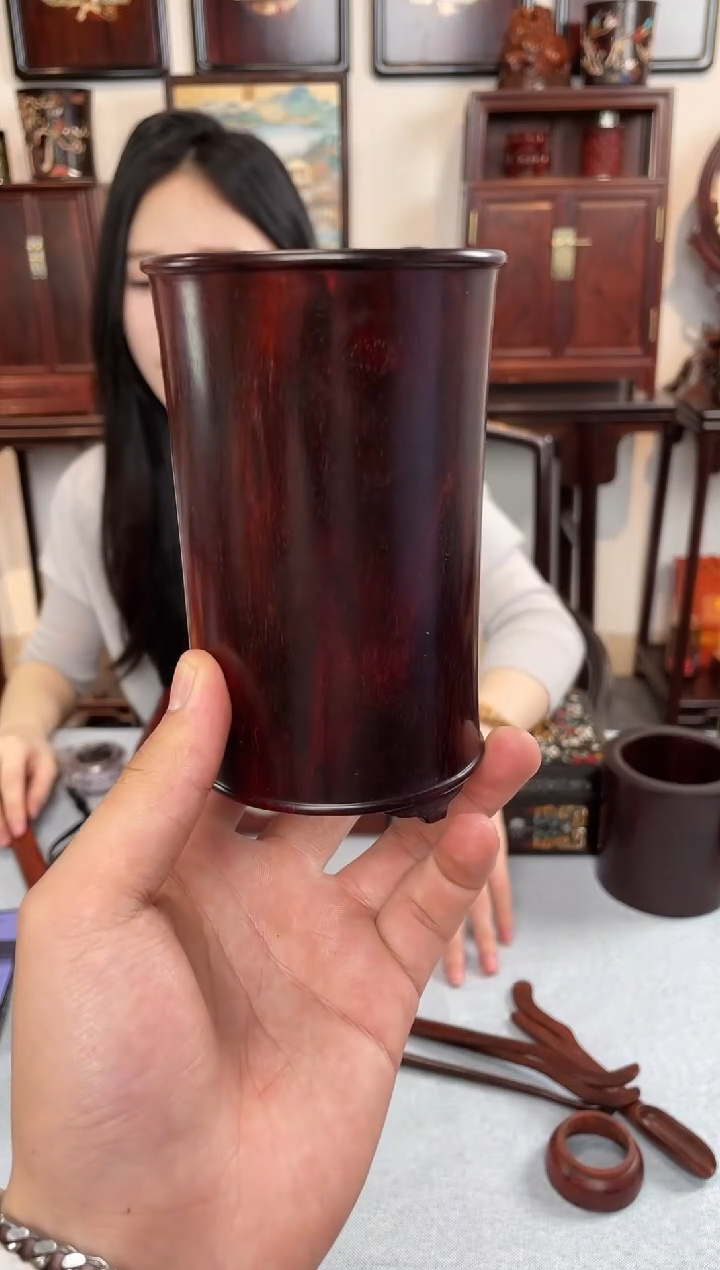 【闪购商品】紫檀木类成套家具笔筒