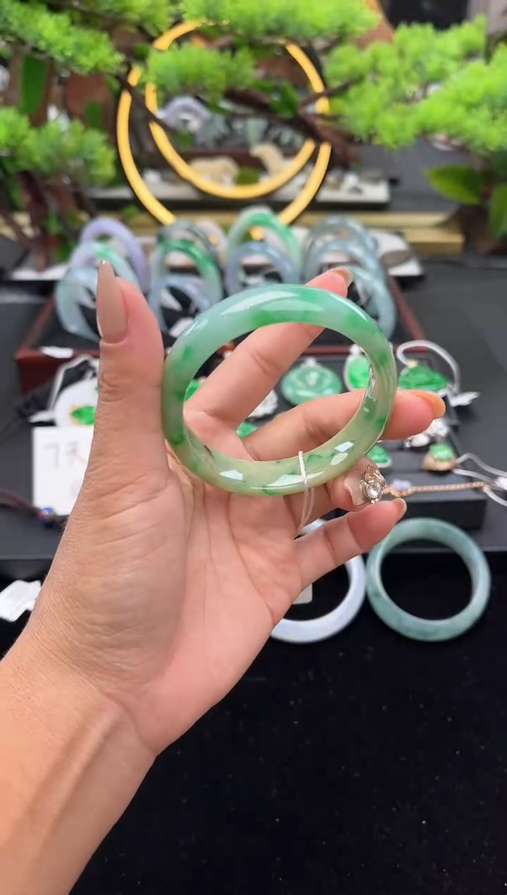 未镶嵌手镯翡翠手镯