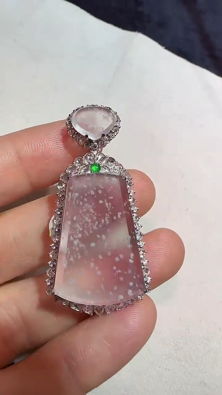 【闪购商品】翡翠颈饰18K金镶嵌无事牌