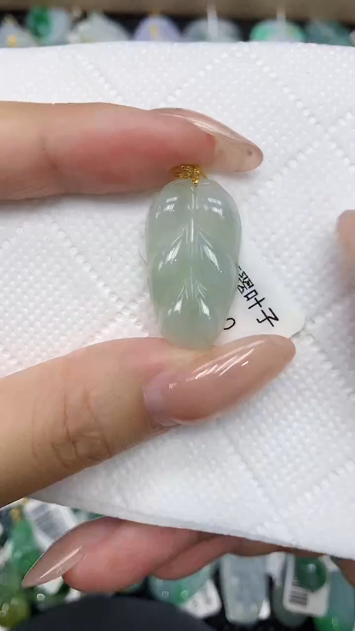 颈饰18K金镶嵌翡翠1111111111