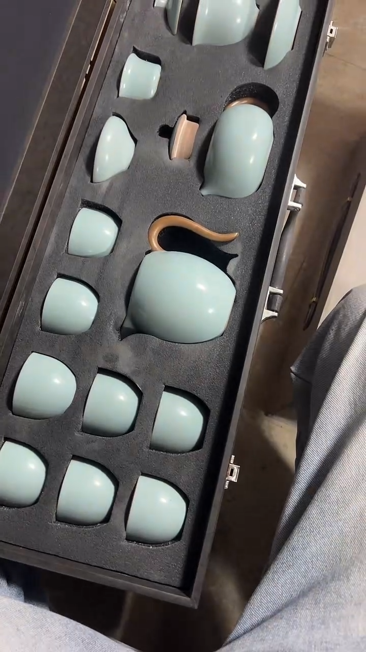 瓷片阿*哥@@@@@@@@@@@@