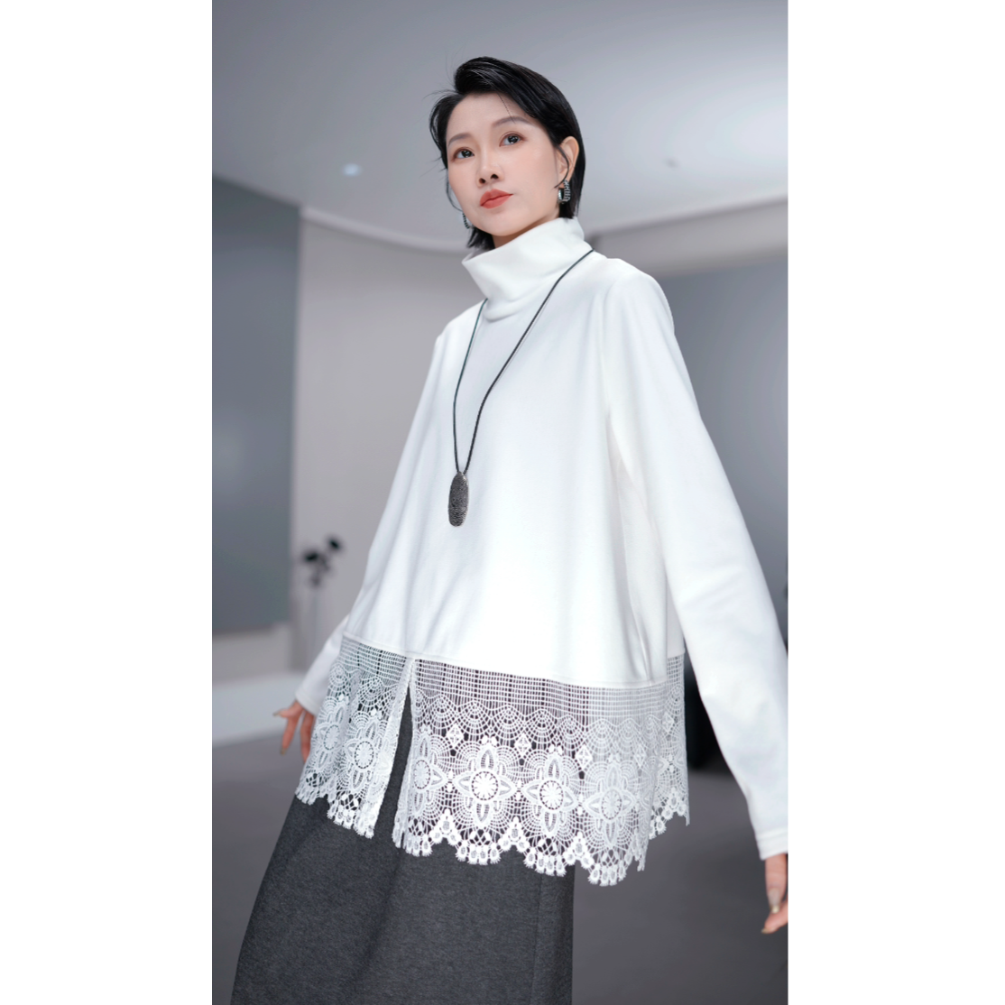 鑫鑫2025冬季新款德绒流行时尚潮牌女装拼接刺绣设计百搭卫衣6838