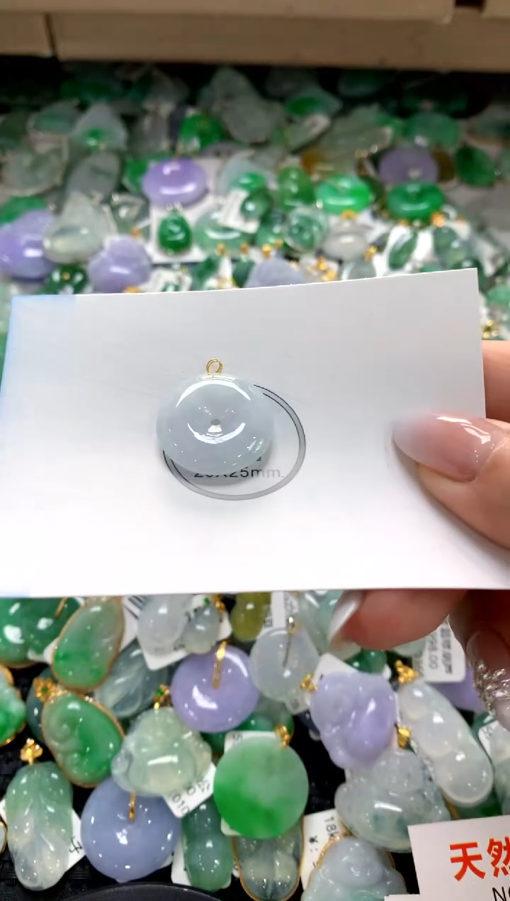 颈饰18K金镶嵌翡翠1111111111111111