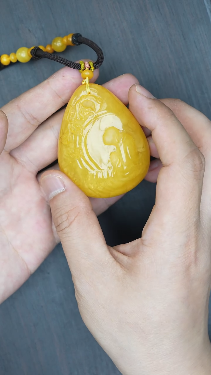 【闪购商品】未镶嵌琥珀裸石蜜蜡水滴雕刻吊坠