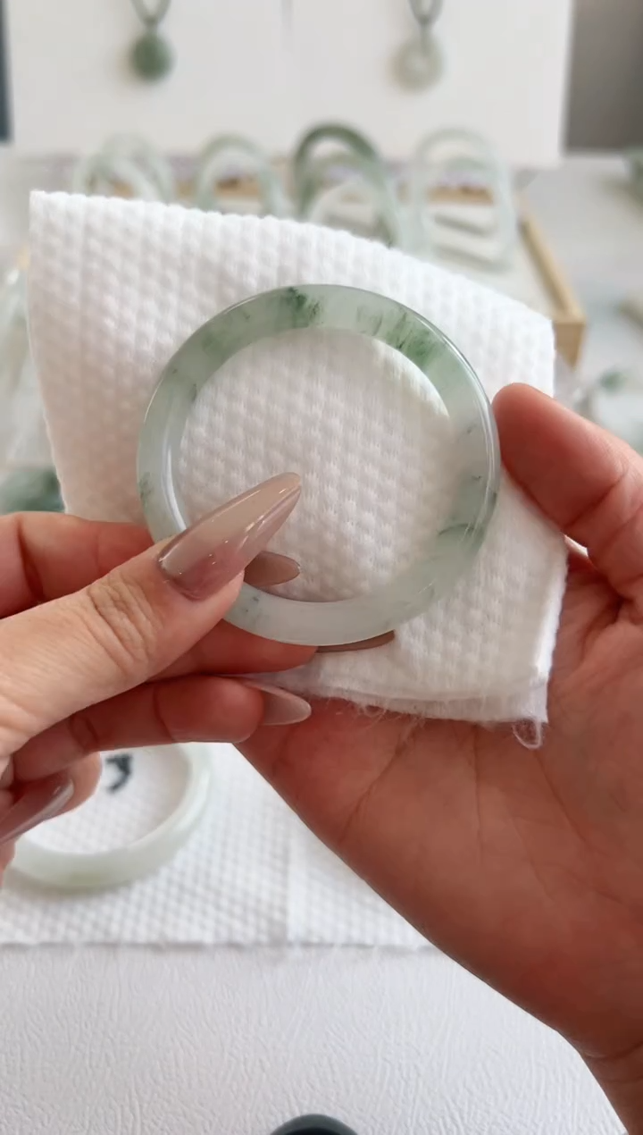 【闪购商品】石英质玉手镯未镶嵌50