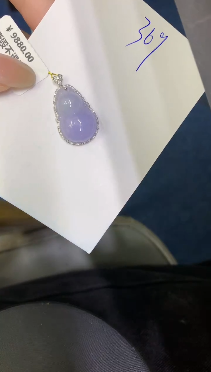 翡翠18K金镶嵌颈饰缅甸天然翡翠A货
