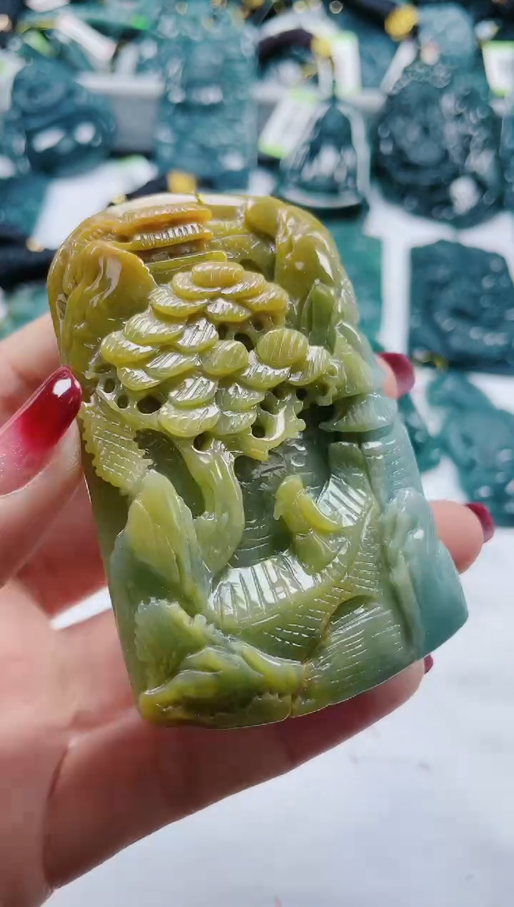 【闪购商品】翡翠颈饰未镶嵌          