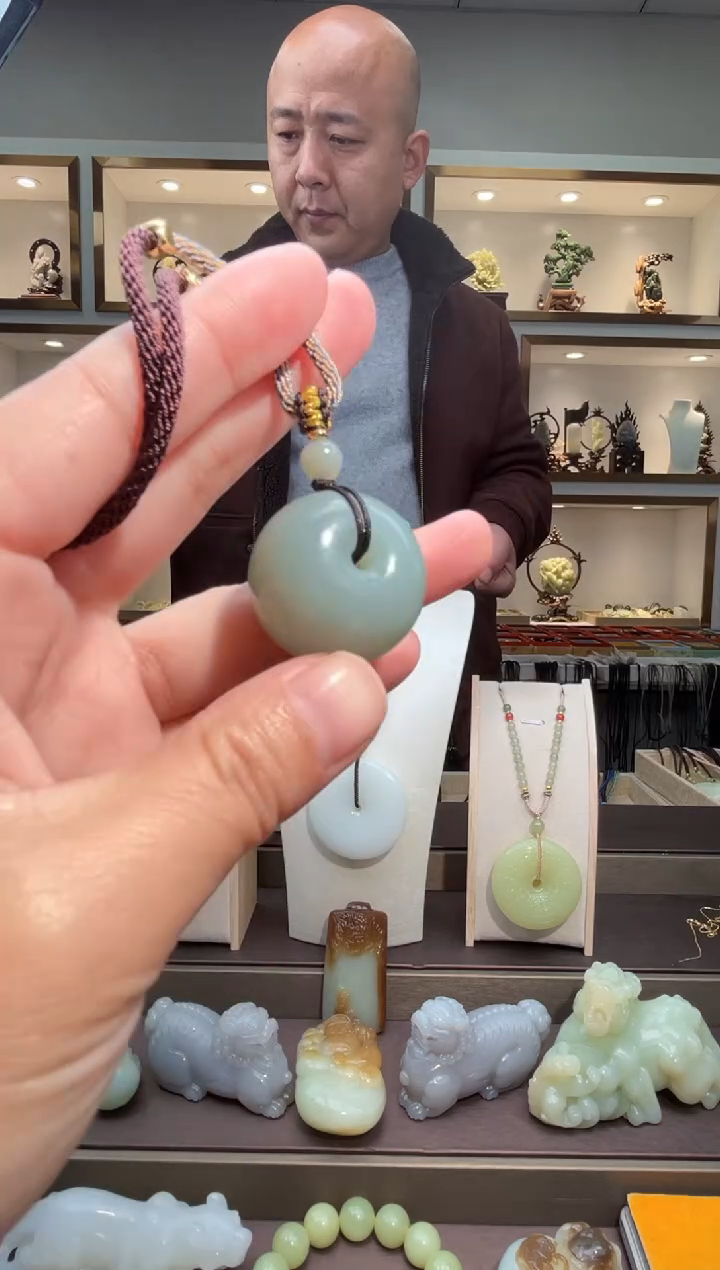 颈饰未镶嵌和田玉苏