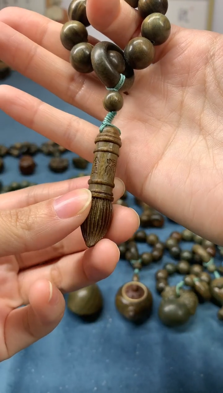 【闪购商品】维腊木（绿檀）把件金榜题名