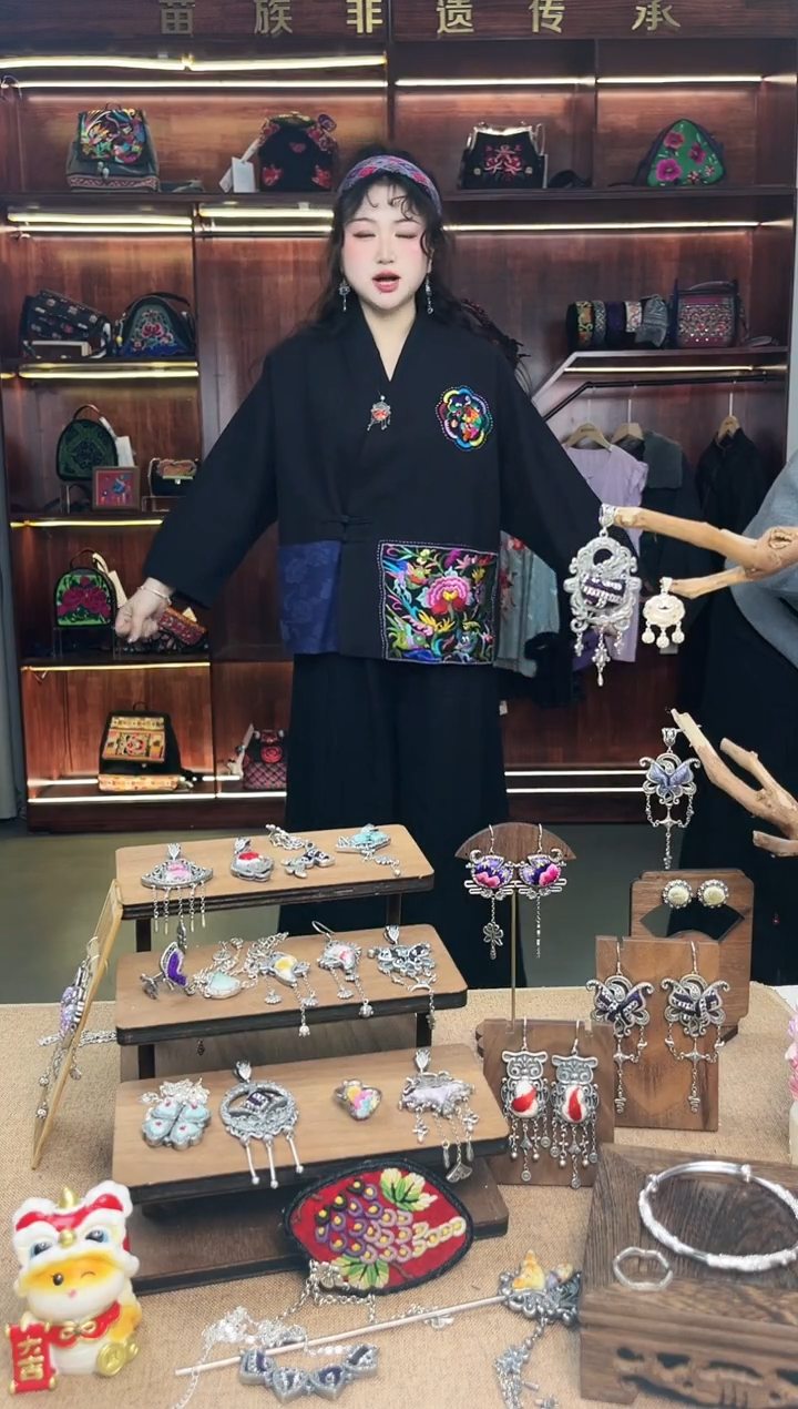 【闪购商品】织绣A13黔东南苗族刺绣