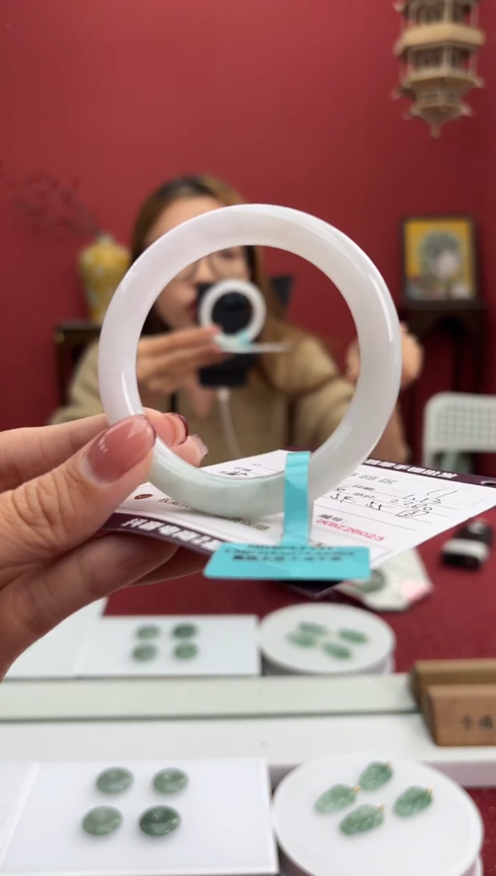 【闪购商品】翡翠手镯（圆镯）未镶嵌11手镯