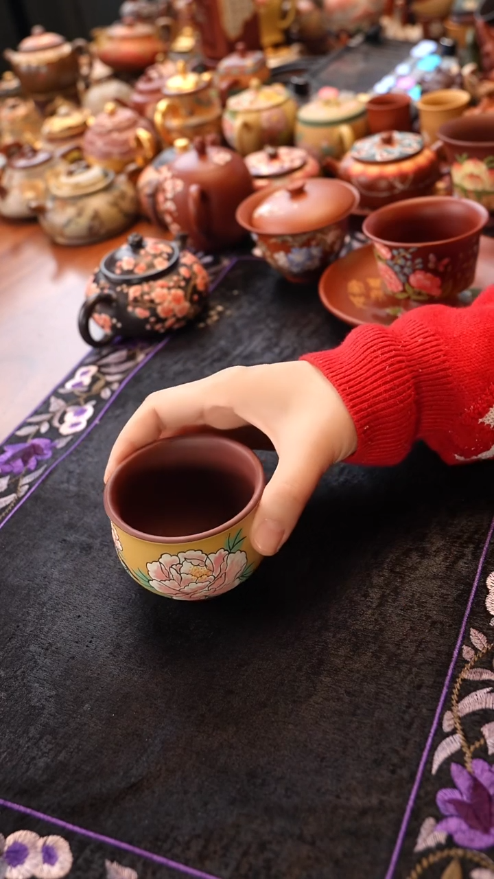 紫砂茶宠黄段牡丹杯