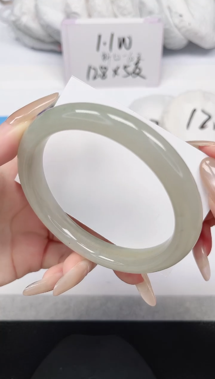 未镶嵌手镯石英岩玉97-64