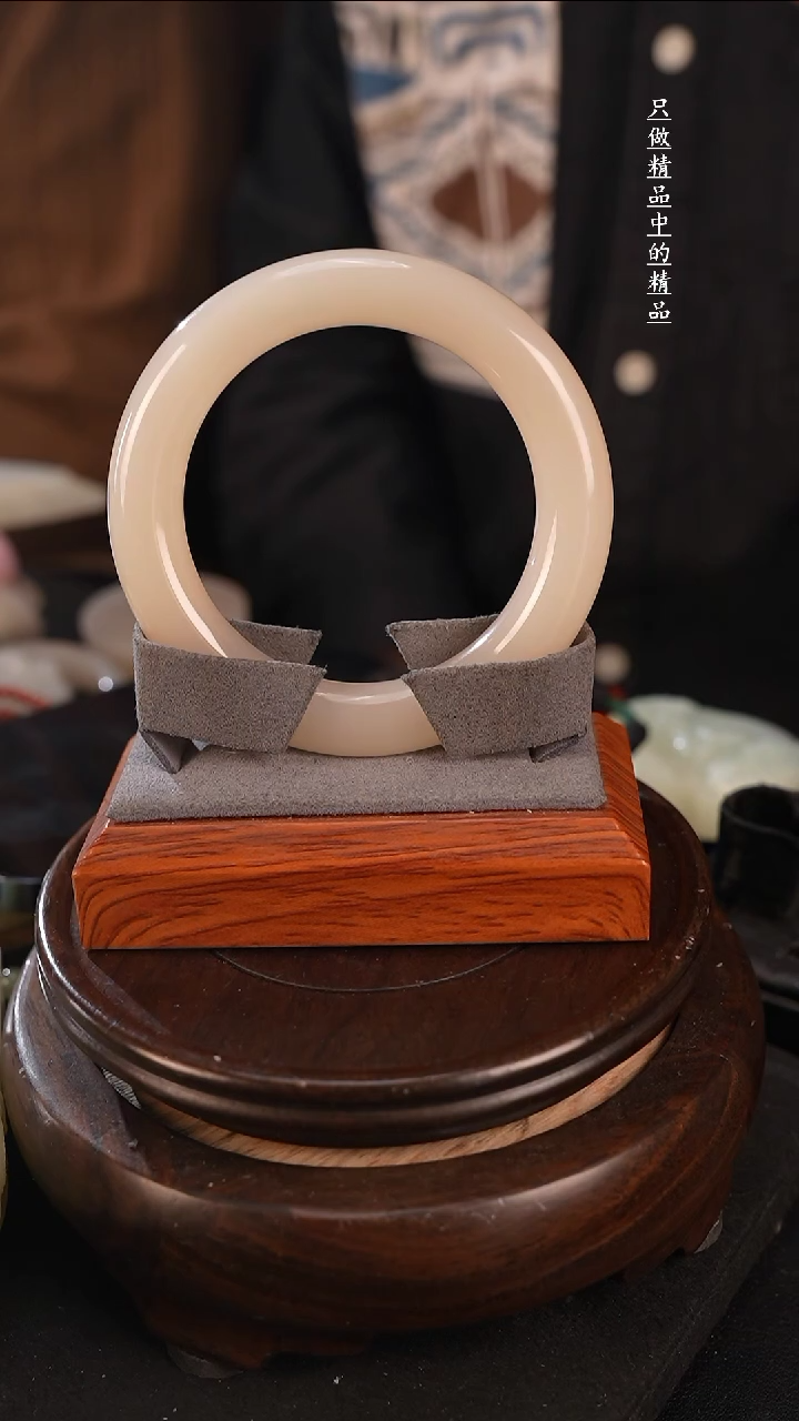 【闪购商品】和田玉手镯未镶嵌和田玉藕粉圆条手镯53圈口