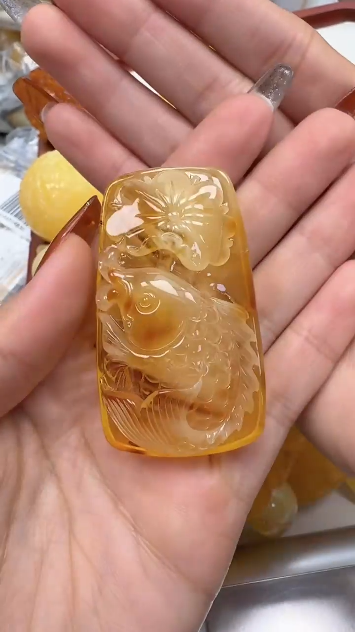 裸石琥珀未镶嵌如图