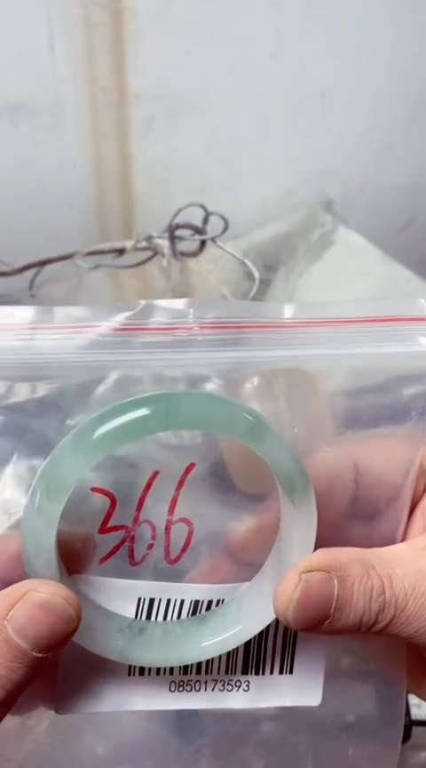 【闪购商品】石英质玉手镯未镶嵌60+366