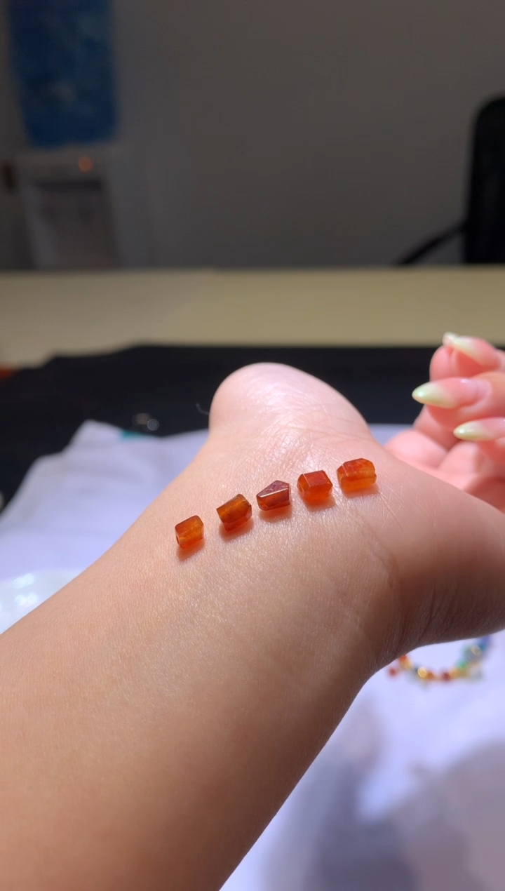 【闪购商品】定制翡翠未镶嵌随型一组五颗1800+180